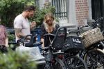 Amsterdam 28 augustus 2019
Candy Dulfer met vriend Rafael op terras en daarna op de fiets in Amsterdam.