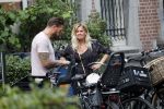 Amsterdam 28 augustus 2019
Candy Dulfer met vriend Rafael op terras en daarna op de fiets in Amsterdam.