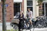 Amsterdam 28 augustus 2019
Candy Dulfer met vriend Rafael op terras en daarna op de fiets in Amsterdam.