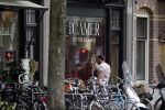 Amsterdam 28 augustus 2019
Candy Dulfer met vriend Rafael op terras en daarna op de fiets in Amsterdam.