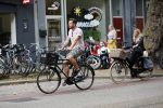 Amsterdam 28 augustus 2019
Candy Dulfer met vriend Rafael op terras en daarna op de fiets in Amsterdam.