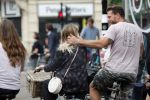 Amsterdam 28 augustus 2019
Candy Dulfer met vriend Rafael op terras en daarna op de fiets in Amsterdam.