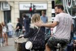 Amsterdam 28 augustus 2019
Candy Dulfer met vriend Rafael op terras en daarna op de fiets in Amsterdam.