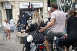Amsterdam 28 augustus 2019
Candy Dulfer met vriend Rafael op terras en daarna op de fiets in Amsterdam.