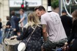 Amsterdam 28 augustus 2019
Candy Dulfer met vriend Rafael op terras en daarna op de fiets in Amsterdam.
