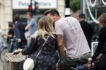 Amsterdam 28 augustus 2019
Candy Dulfer met vriend Rafael op terras en daarna op de fiets in Amsterdam.