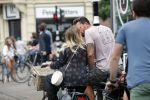 Amsterdam 28 augustus 2019
Candy Dulfer met vriend Rafael op terras en daarna op de fiets in Amsterdam.