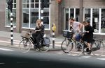 Amsterdam 28 augustus 2019
Candy Dulfer met vriend Rafael op terras en daarna op de fiets in Amsterdam.