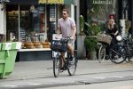 Amsterdam 28 augustus 2019
Candy Dulfer met vriend Rafael op terras en daarna op de fiets in Amsterdam.
