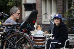 Amsterdam 3 augustus 2019
Carice v Houten met haar vriend Guy Pierce en hiun kindje.