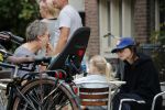 Amsterdam 3 augustus 2019
Carice v Houten met haar vriend Guy Pierce en hiun kindje.