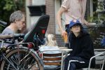 Amsterdam 3 augustus 2019
Carice v Houten met haar vriend Guy Pierce en hiun kindje.