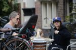 Amsterdam 3 augustus 2019
Carice v Houten met haar vriend Guy Pierce en hiun kindje.
