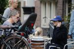 Amsterdam 3 augustus 2019
Carice v Houten met haar vriend Guy Pierce en hiun kindje.