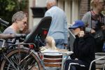 Amsterdam 3 augustus 2019
Carice v Houten met haar vriend Guy Pierce en hiun kindje.