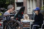 Amsterdam 3 augustus 2019
Carice v Houten met haar vriend Guy Pierce en hiun kindje.