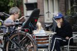Amsterdam 3 augustus 2019
Carice v Houten met haar vriend Guy Pierce en hiun kindje.