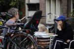 Amsterdam 3 augustus 2019
Carice v Houten met haar vriend Guy Pierce en hiun kindje.
