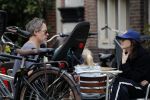 Amsterdam 3 augustus 2019
Carice v Houten met haar vriend Guy Pierce en hiun kindje.