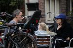 Amsterdam 3 augustus 2019
Carice v Houten met haar vriend Guy Pierce en hiun kindje.