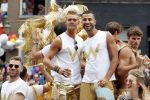 Amsterdam 3 augustus 2019
Gaypride in de grachten van Amsterdam.
Ferry Doedens met vriend