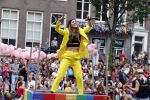 Amsterdam 3 augustus 2019
Gaypride in de grachten van Amsterdam.
zangeres op boot