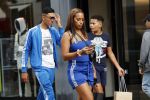 Amsterdam 31 oktober 2019
Glennis Grace met zoon Antony en een vriendje op de pc hooftstraat.