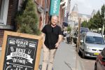 Amsterdam 21 augustus 2019
Gordon net terug uit afkickkliniek arriveert bij zijn zaak en huis in Amsterdam zuid.
Gordon is ook ruim 8 kg afgevallen.