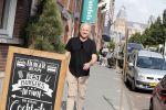 Amsterdam 21 augustus 2019
Gordon net terug uit afkickkliniek arriveert bij zijn zaak en huis in Amsterdam zuid.
Gordon is ook ruim 8 kg afgevallen.
