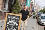 Amsterdam 21 augustus 2019
Gordon net terug uit afkickkliniek arriveert bij zijn zaak en huis in Amsterdam zuid.
Gordon is ook ruim 8 kg afgevallen.