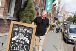 Amsterdam 21 augustus 2019
Gordon net terug uit afkickkliniek arriveert bij zijn zaak en huis in Amsterdam zuid.
Gordon is ook ruim 8 kg afgevallen.