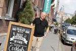 Amsterdam 21 augustus 2019
Gordon net terug uit afkickkliniek arriveert bij zijn zaak en huis in Amsterdam zuid.
Gordon is ook ruim 8 kg afgevallen.