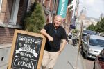 Amsterdam 21 augustus 2019
Gordon net terug uit afkickkliniek arriveert bij zijn zaak en huis in Amsterdam zuid.
Gordon is ook ruim 8 kg afgevallen.
