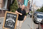 Amsterdam 21 augustus 2019
Gordon net terug uit afkickkliniek arriveert bij zijn zaak en huis in Amsterdam zuid.
Gordon is ook ruim 8 kg afgevallen.