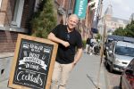 Amsterdam 21 augustus 2019
Gordon net terug uit afkickkliniek arriveert bij zijn zaak en huis in Amsterdam zuid.
Gordon is ook ruim 8 kg afgevallen.