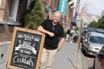 Amsterdam 21 augustus 2019
Gordon net terug uit afkickkliniek arriveert bij zijn zaak en huis in Amsterdam zuid.
Gordon is ook ruim 8 kg afgevallen.
