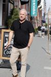 Amsterdam 21 augustus 2019
Gordon net terug uit afkickkliniek arriveert bij zijn zaak en huis in Amsterdam zuid.
Gordon is ook ruim 8 kg afgevallen.