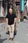 Amsterdam 21 augustus 2019
Gordon net terug uit afkickkliniek arriveert bij zijn zaak en huis in Amsterdam zuid.
Gordon is ook ruim 8 kg afgevallen.