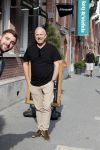 Amsterdam 21 augustus 2019
Gordon net terug uit afkickkliniek arriveert bij zijn zaak en huis in Amsterdam zuid.
Gordon is ook ruim 8 kg afgevallen.