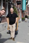 Amsterdam 21 augustus 2019
Gordon net terug uit afkickkliniek arriveert bij zijn zaak en huis in Amsterdam zuid.
Gordon is ook ruim 8 kg afgevallen.