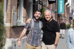 Amsterdam 21 augustus 2019
Gordon net terug uit afkickkliniek arriveert bij zijn zaak en huis in Amsterdam zuid.
Gordon met fans .
