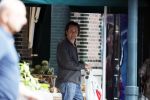 Amsterdam 28 augustus 2019
Hans Teeuwen doet op de fiets boodschappen in Amsterdam zuid.