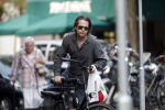 Amsterdam 28 augustus 2019
Hans Teeuwen doet op de fiets boodschappen in Amsterdam zuid.