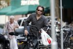 Amsterdam 28 augustus 2019
Hans Teeuwen doet op de fiets boodschappen in Amsterdam zuid.