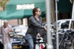 Amsterdam 28 augustus 2019
Hans Teeuwen doet op de fiets boodschappen in Amsterdam zuid.