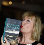 Amsterdam 21 augustus 2019
Boekpresentatie Inge Ipenburg. Tim Akkerman ontvangt het eerste exemplaar.
