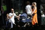 Amsterdam 23 augustus 2019
Kimberley Klaver met haar vriend Michel van den Bergh en zijn kinderen . Ze hebben net ook samen een kindje gekregen.