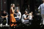 Amsterdam 23 augustus 2019
Kimberley Klaver met haar vriend Michel van den Bergh en zijn kinderen . Ze hebben net ook samen een kindje gekregen.