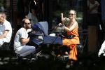 Amsterdam 23 augustus 2019
Kimberley Klaver met haar vriend Michel van den Bergh en zijn kinderen . Ze hebben net ook samen een kindje gekregen.