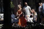 Amsterdam 23 augustus 2019
Kimberley Klaver met haar vriend Michel van den Bergh en zijn kinderen . Ze hebben net ook samen een kindje gekregen.